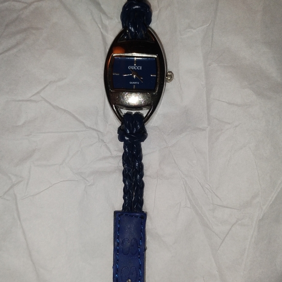 Retro Gucci Watch, Gucci Quartz, Vintage Gucci - Picture 2 of 7